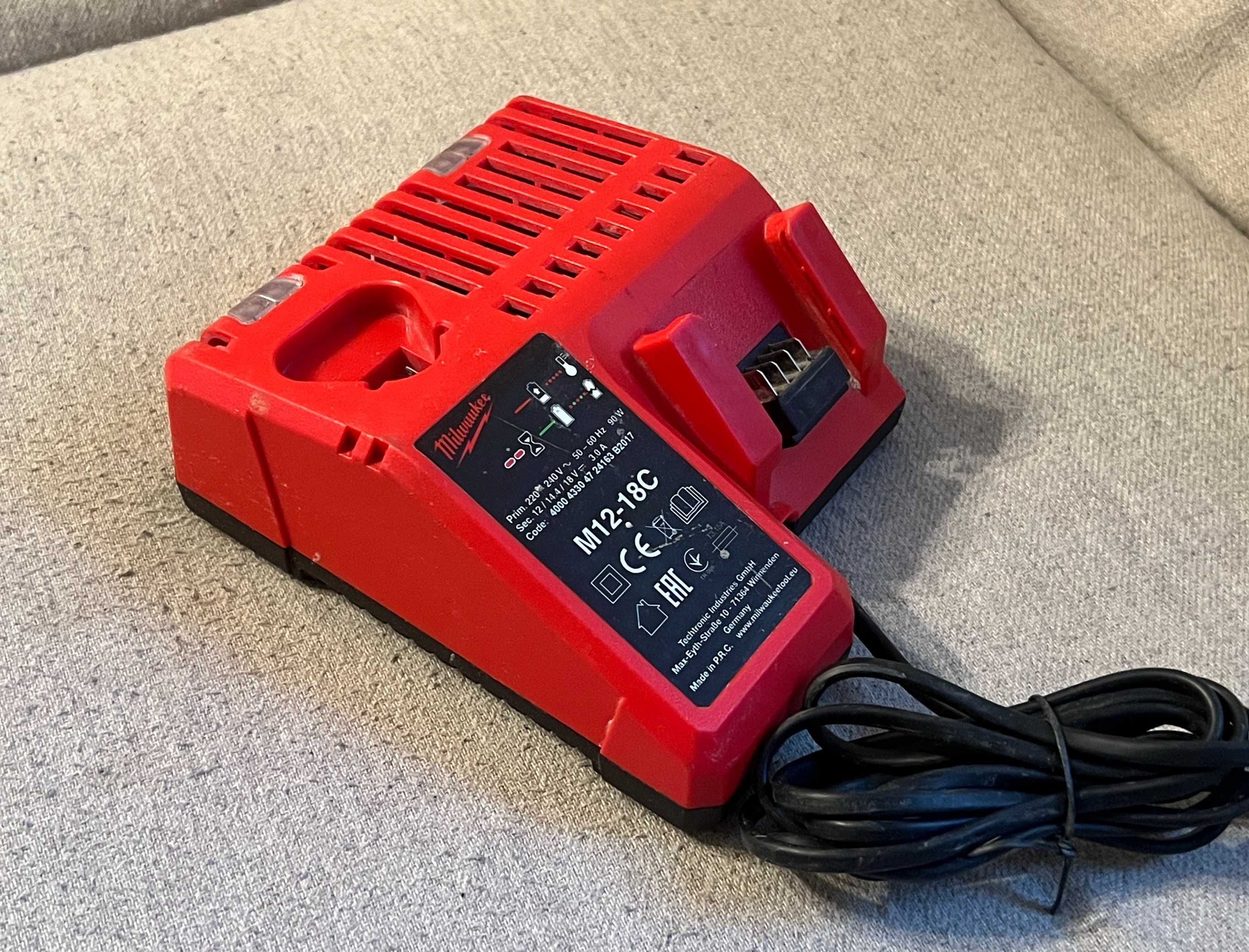 Incarcator de baterii Li-Ion Milwaukee M12-18C 12V 14.4V 18V -original