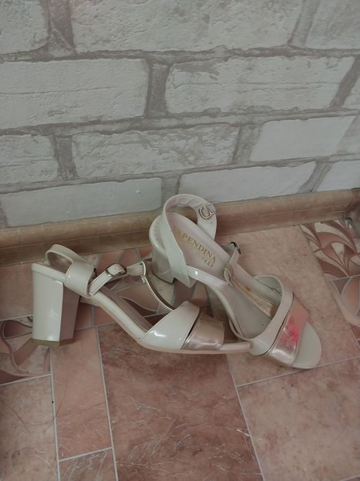 Женская обувь.       .