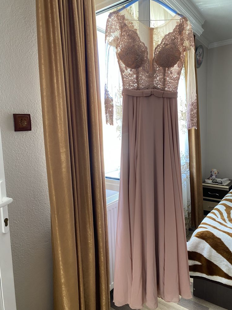 Rochie eveniment purtata o singura data !