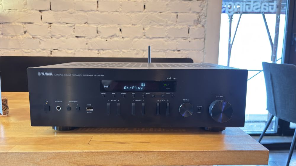 Amplificator integrat Yamaha R-N402D