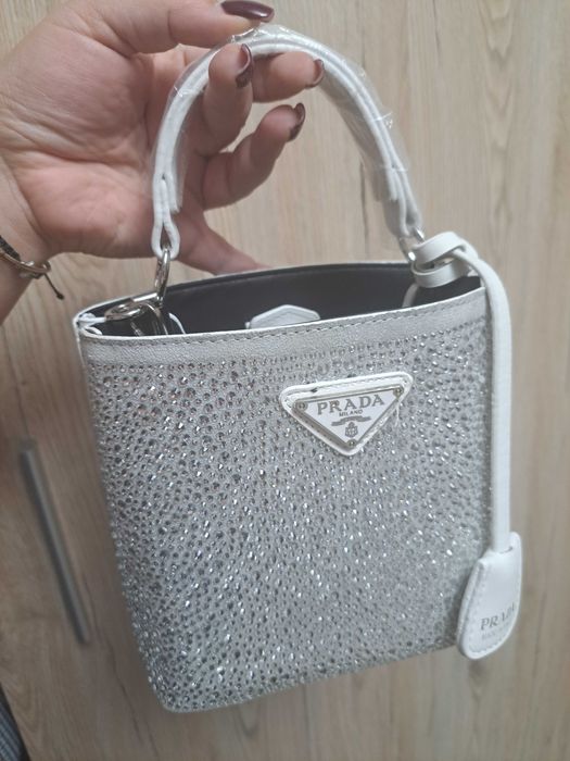 Нова чанта с камъни