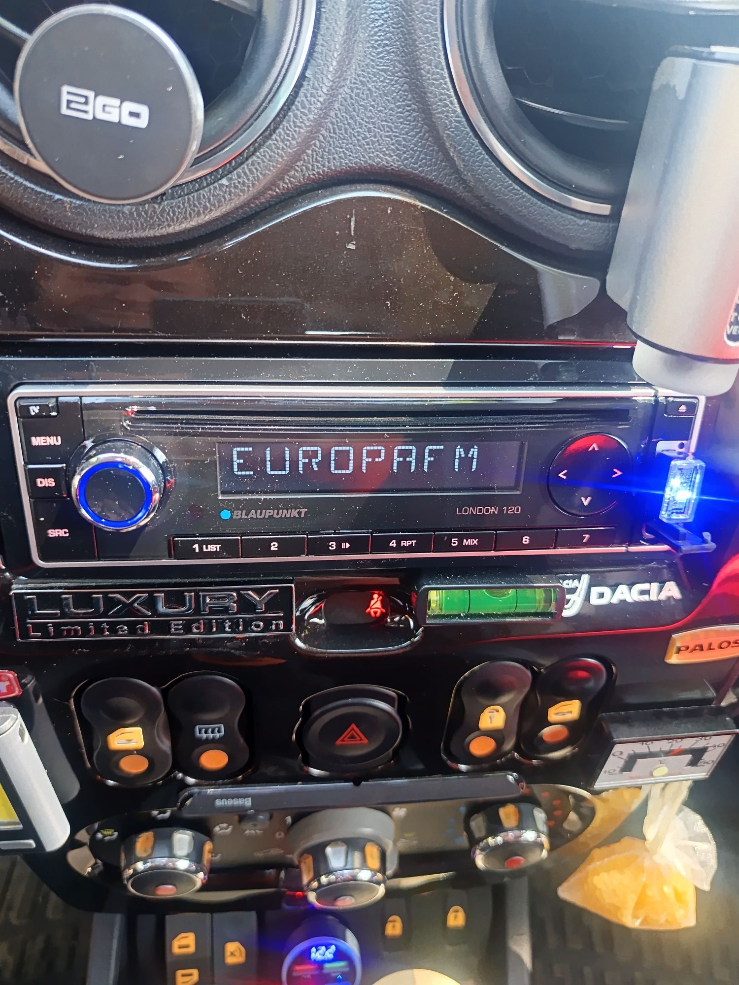 Vând radio MP3 cu stick !