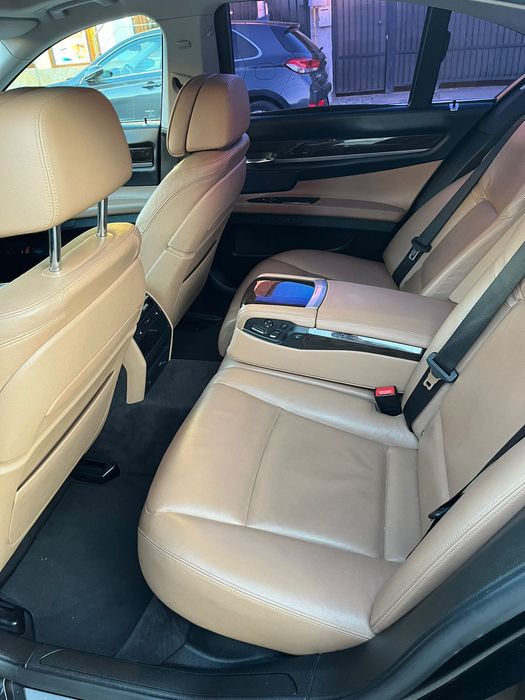 BMW seria7 3.0 313 cp