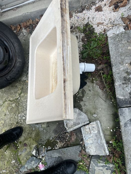 Масивна мивка със сифон