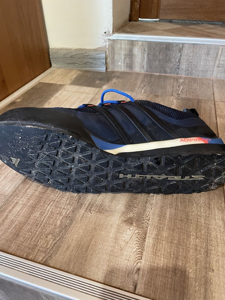 Adidas terrex ……………………….