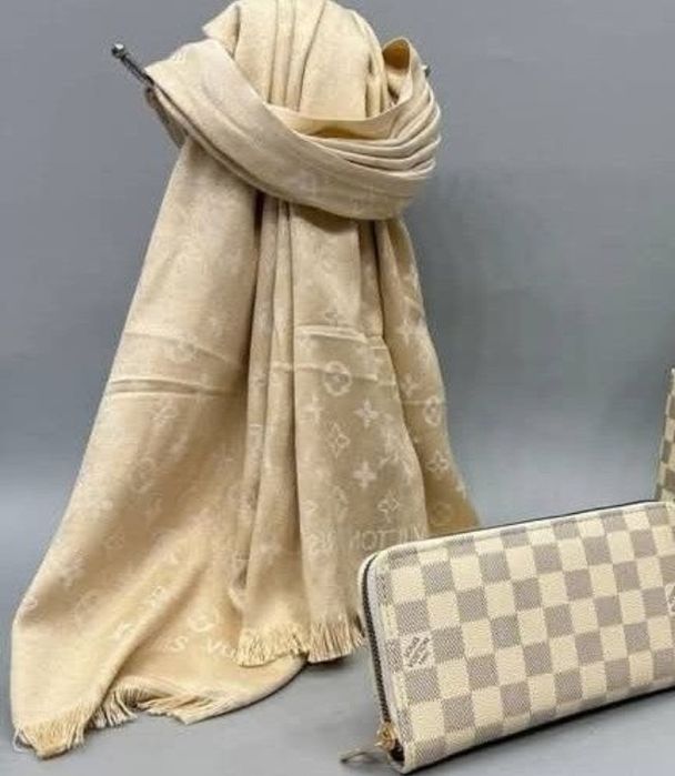 Set portofel +esarfa cu 2 fețe,material tip casmir,saculet,etichetă