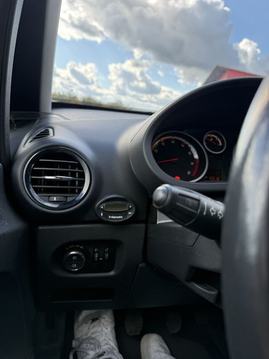 Opel Corsa D 1.4 benzină 2009 Coupe