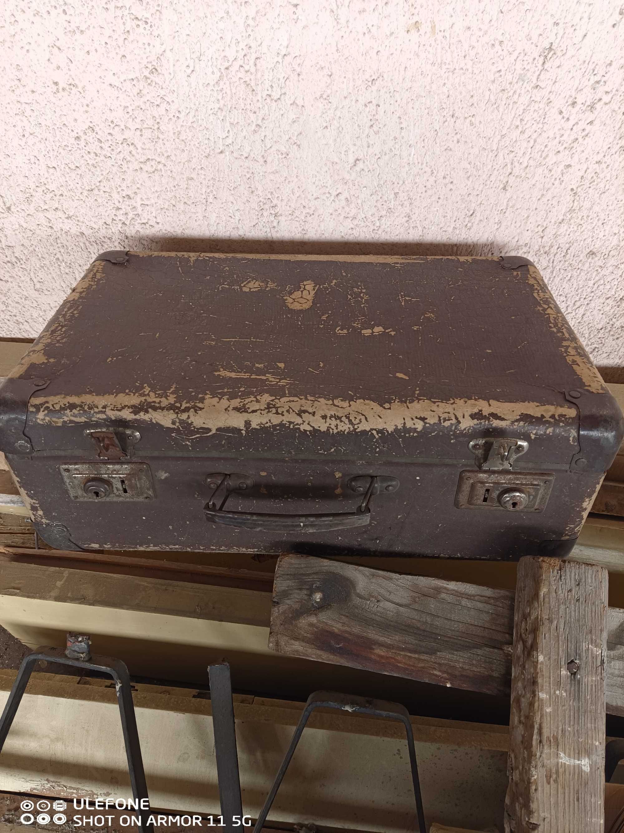 Стар картонен куфар