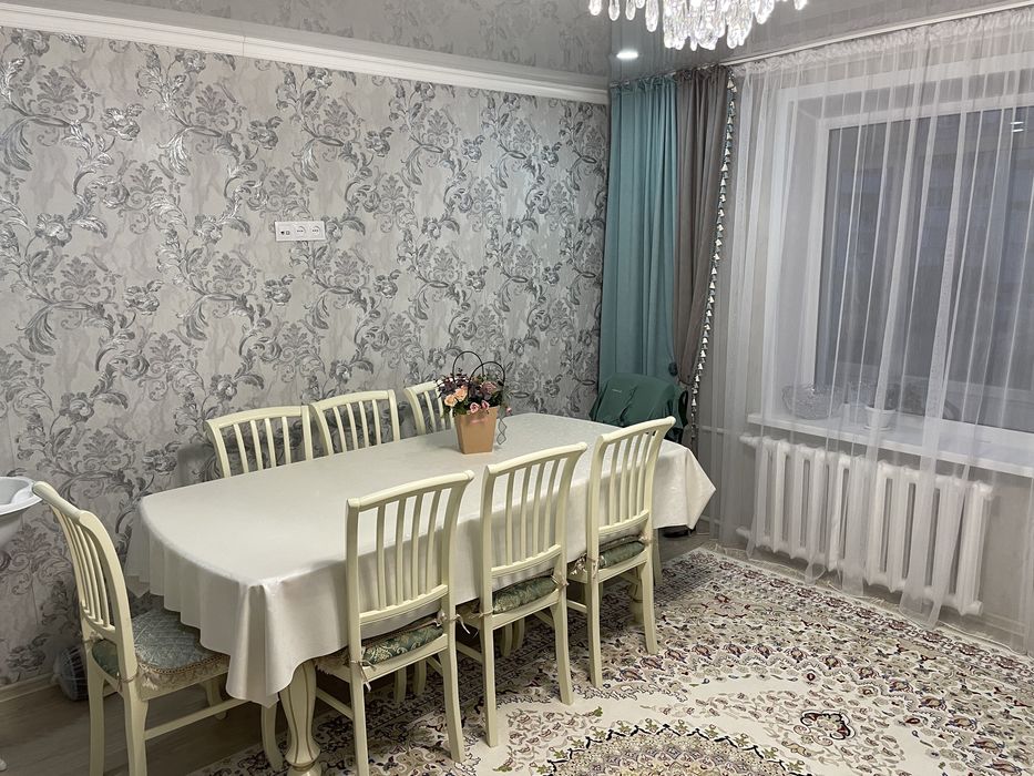 Стол для гостинной