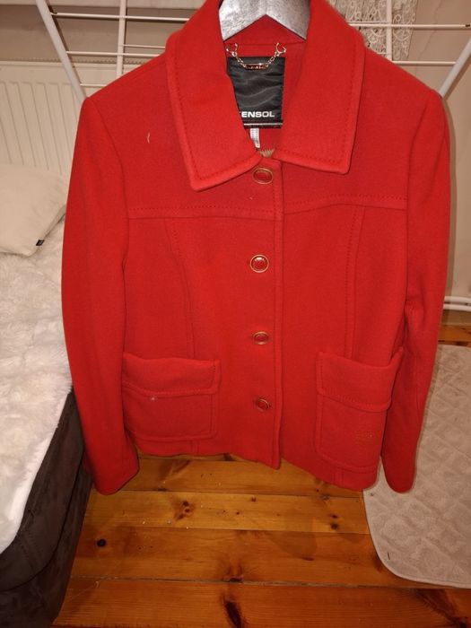 Червено дамско палто