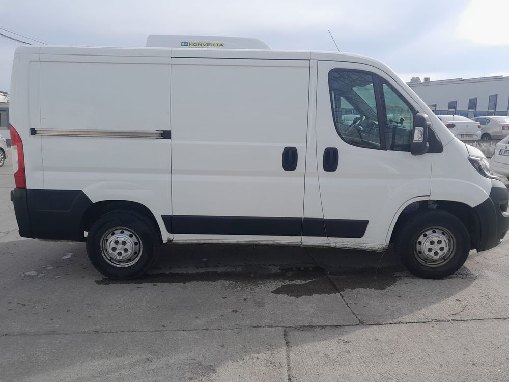 Vindem auto izoterma Peugeot Boxer.