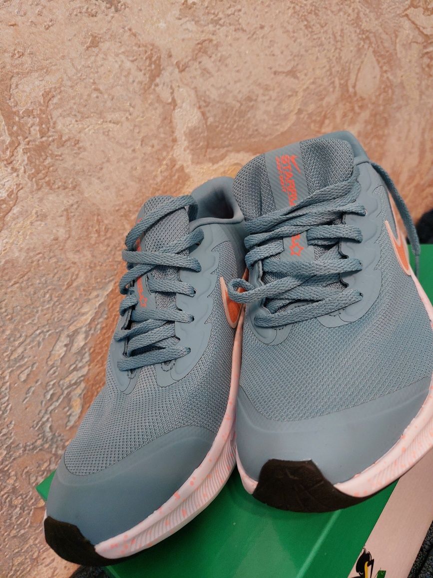 Adidași marca Nike, turcoaz, marimea 36, 5.