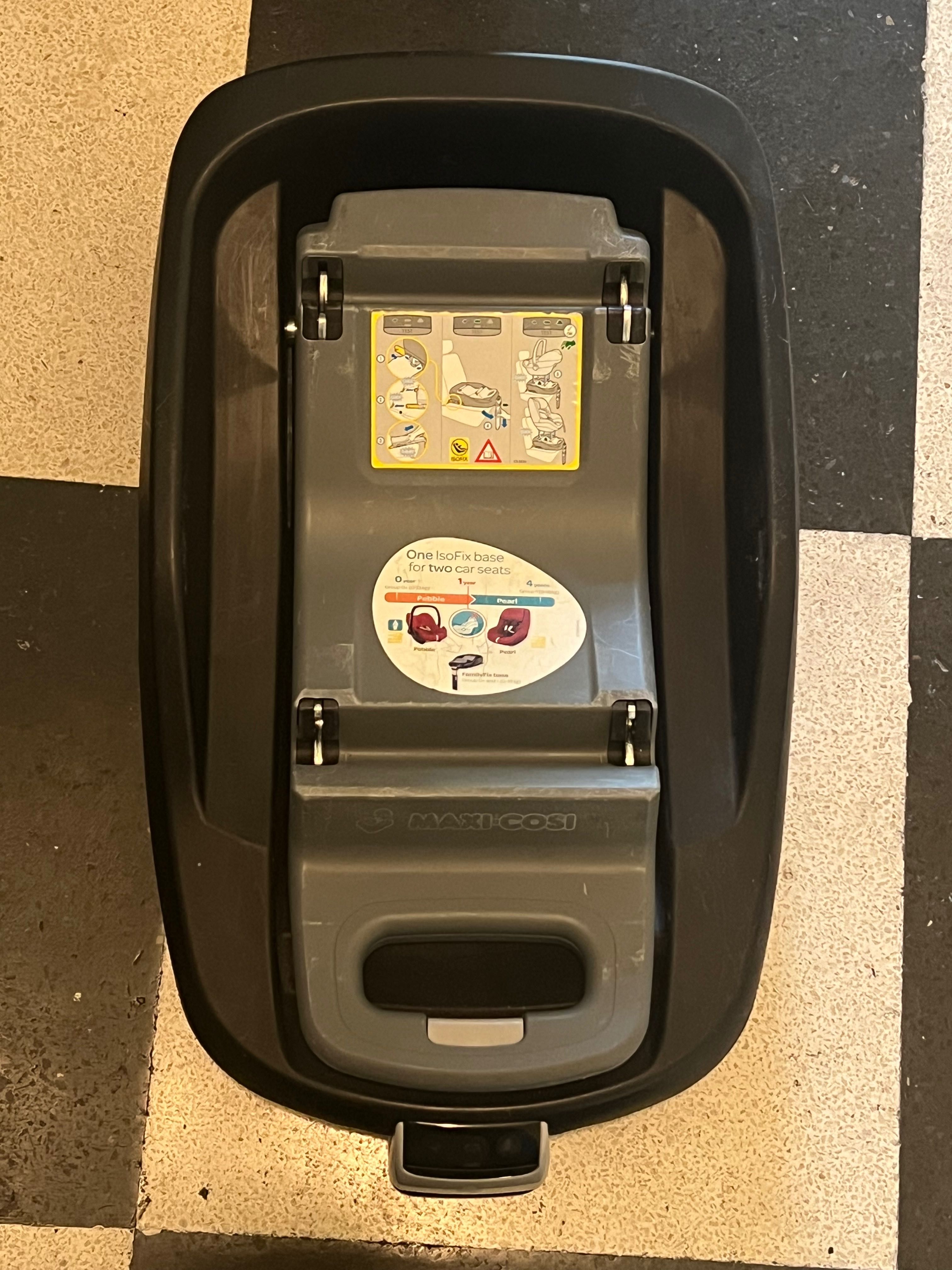 Maxi Cosi Pebble Plus и база