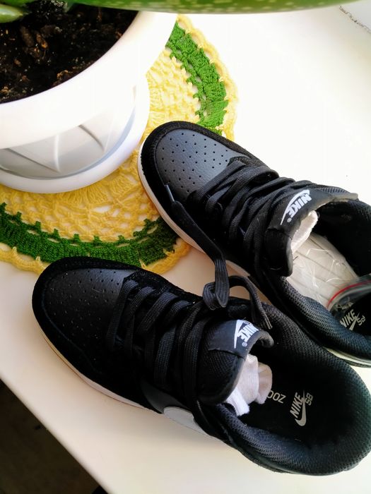 Продам кроссовки ( Адидас) производство Вьетнам 38 размер новые !!