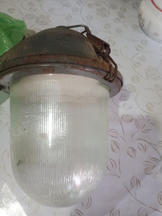 Продам плафон на улицу