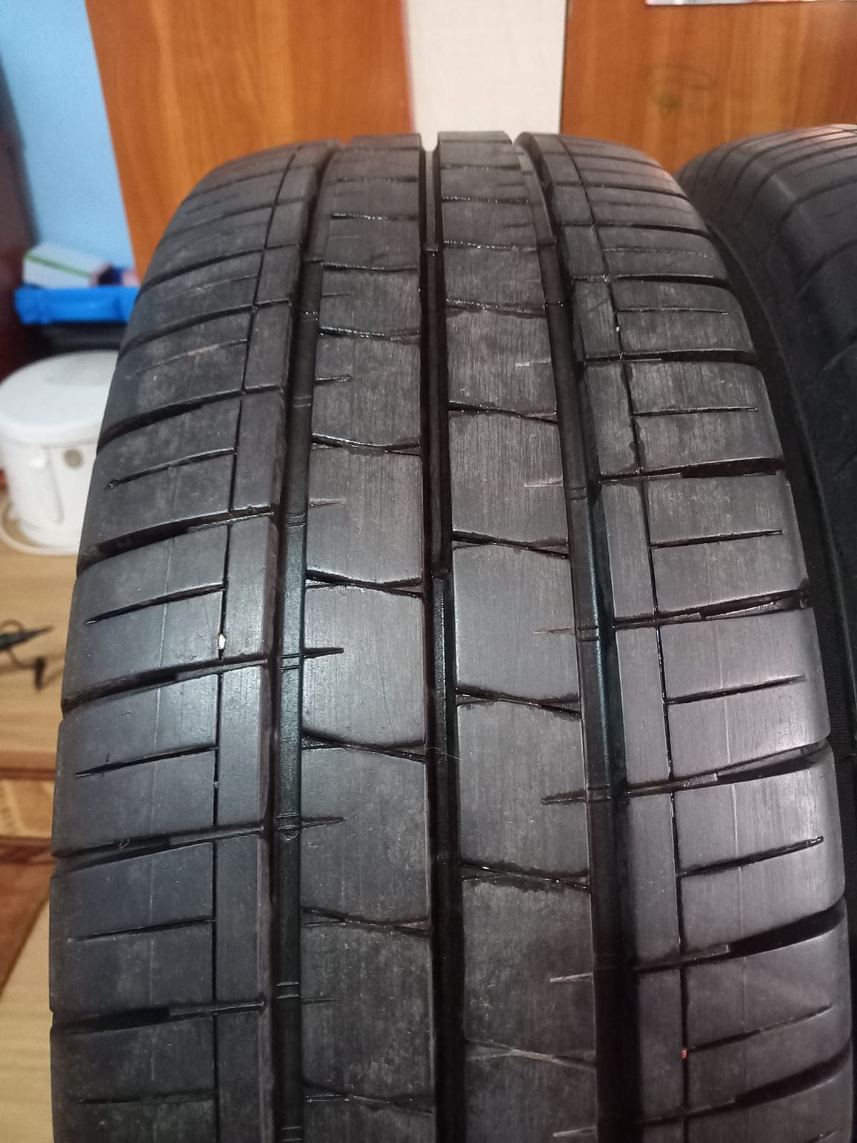 Vând set anvelope 225/65 R 16 C