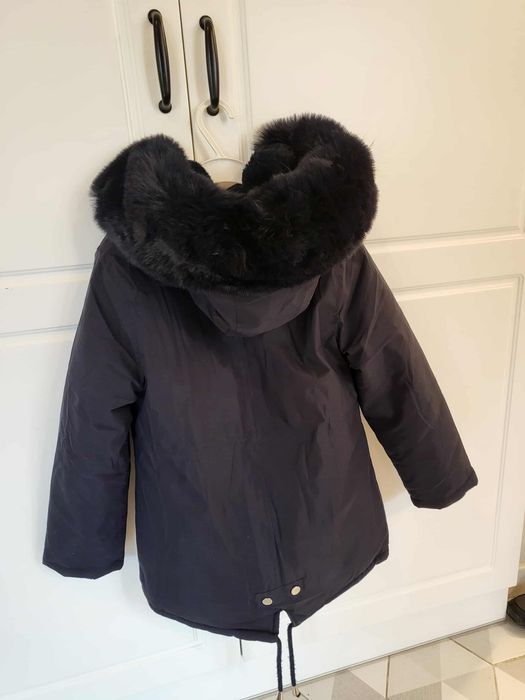 Зимно яке момиче