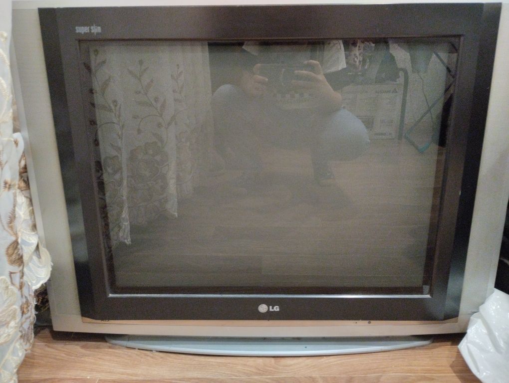 Телевизор LG в хорошем состоянии
