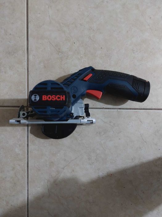 Circula Bosch GKS 12V-26 cu acumulator