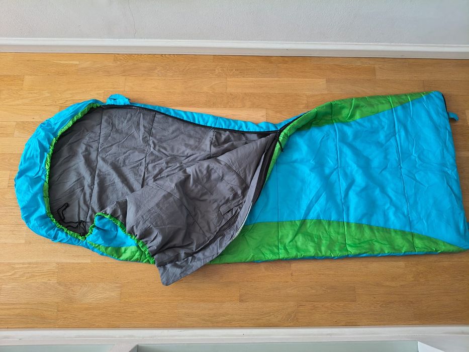 Vand 2 saci de dormit  camping, pt copii