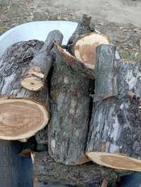 Vând lemn de foc, întreg sau crăpat