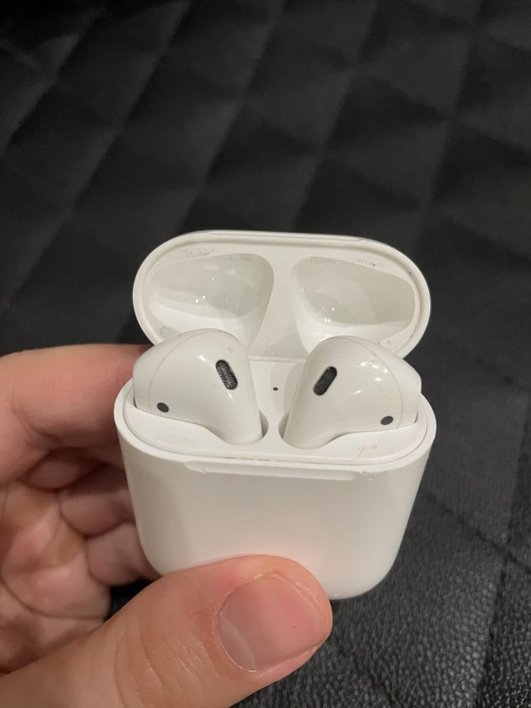 Apple AirPods 2-Gen