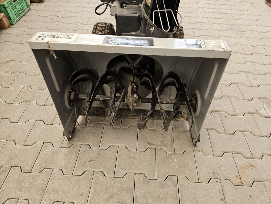 Freză de zăpadă cu motor