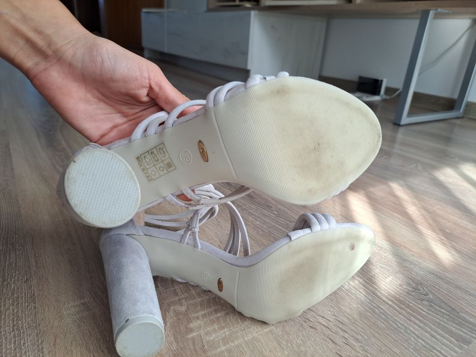 Дамски сандали на ток