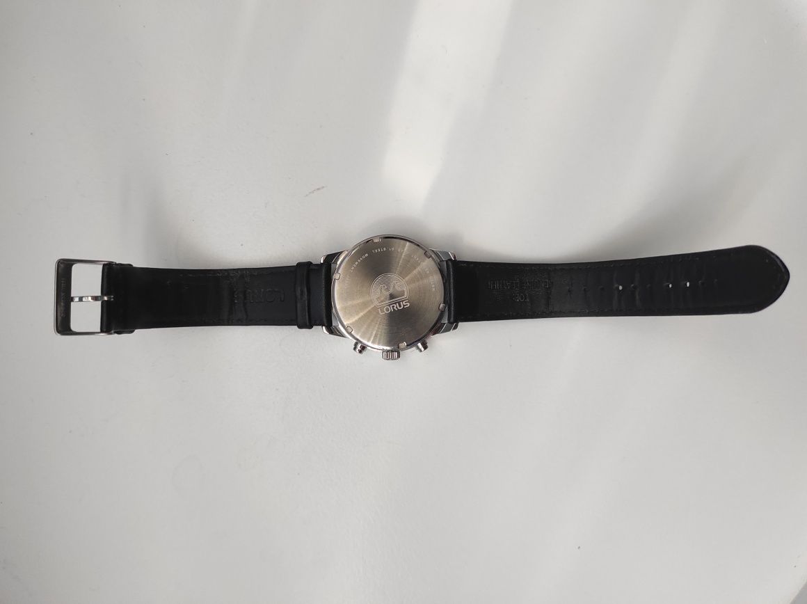 Продавам мъжки часовник Lorus RM335DX9