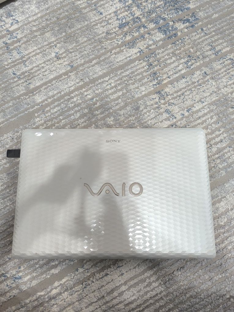 Продам ноутбук Sony  с SSD диском. Всё работает