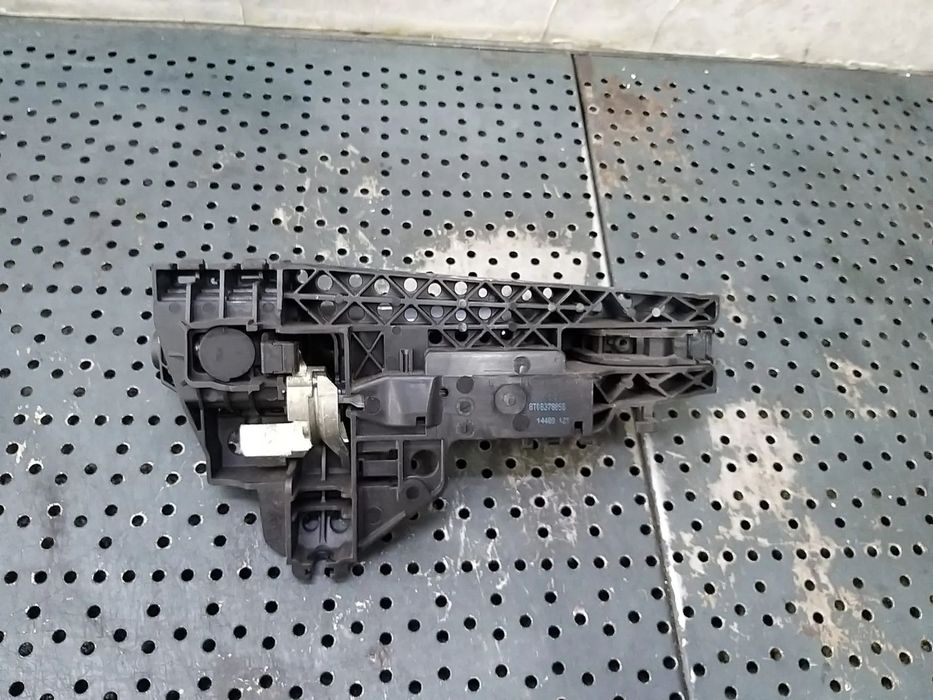 Maner usa stanga fata audi a4 b8 8k 8t0837885b