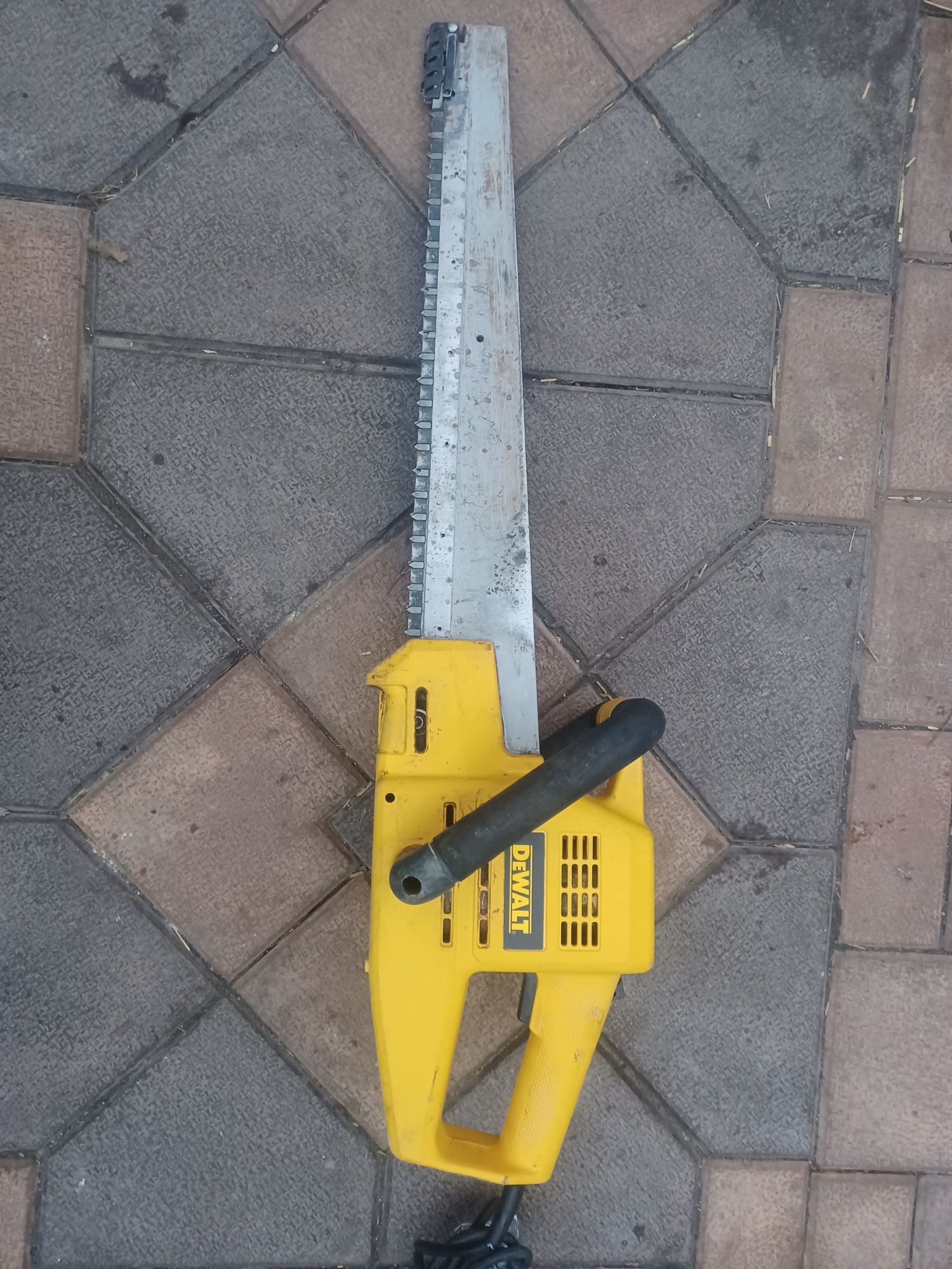 Ferăstrău aligator DEWALT  ptr. tăiat BCA ,Cărămidă  , etc.