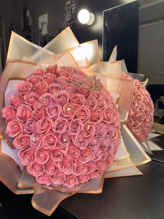 buchete trandafiri buchet cadou personalizat 101 fire flori sapun roz