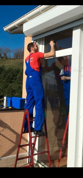 Servicii de spalat geamuri