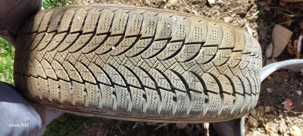 Зимни гуми с джанти за Мерцедес 15ц.