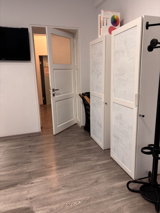 Inchiriez post coafura-frizerie