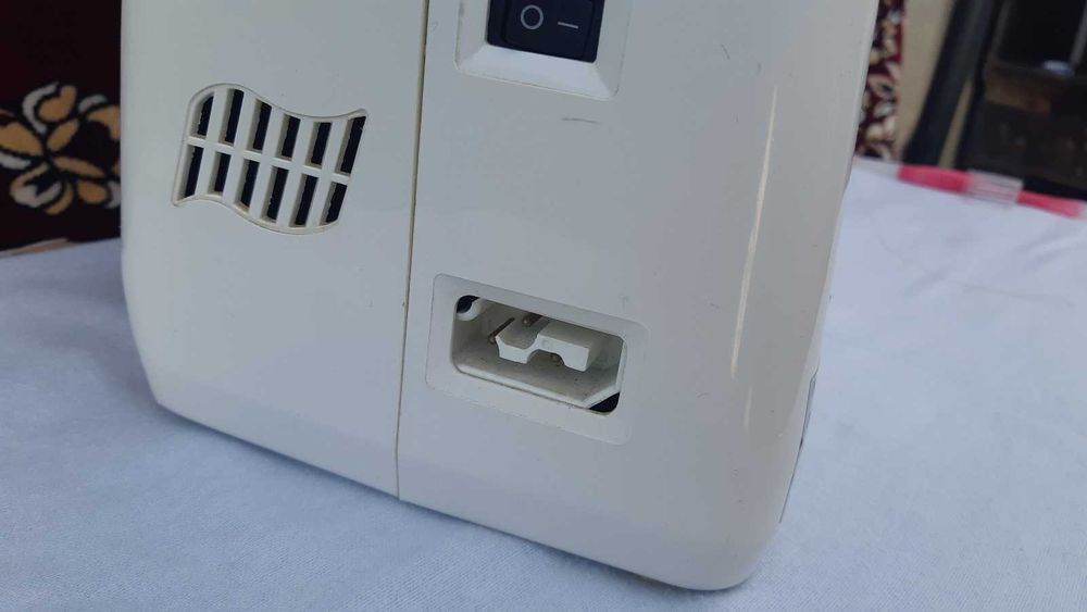 Mașina de cusut Hyundai