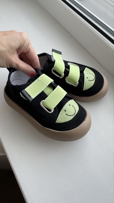 Продам детские новые кеды!