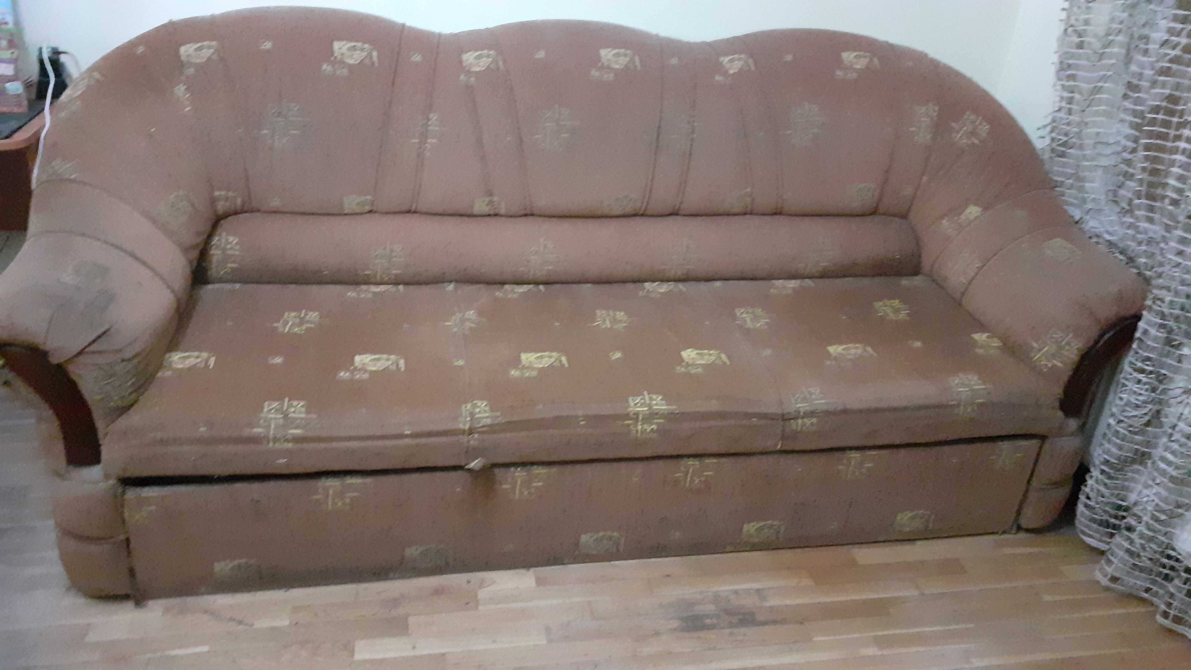 Продавам диван в много добро състояние