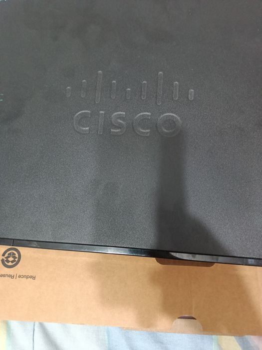 Router profesional Cisco 1921 ideal pentru rețele Enterprise