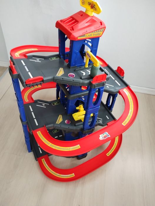 Parcare mașini. Foarte atractivă