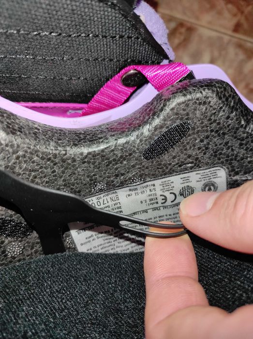 Кънки за лед и каска