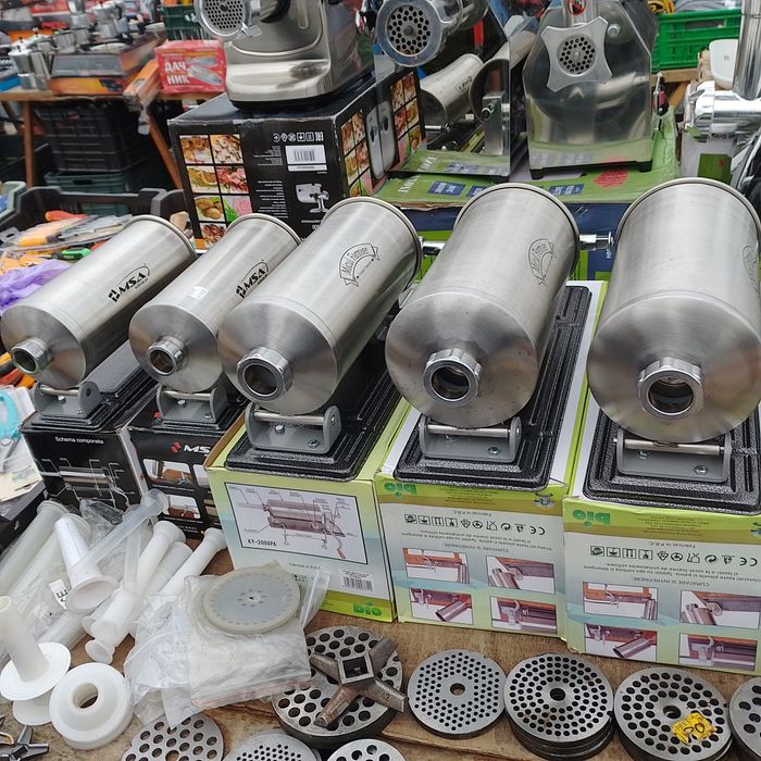 Mașina cârnați (Carnatar) orizontal de 3,4 și 5,5 kg Inox