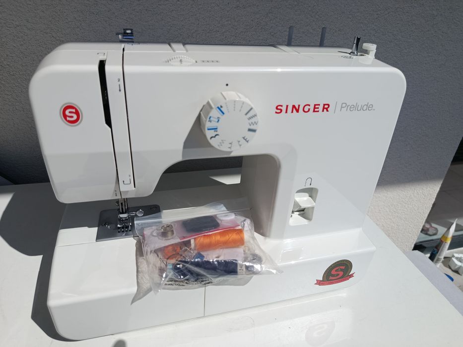 Mașina de cusut Singer Prelude 1408