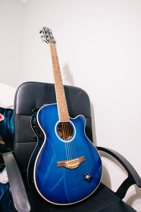 Chitară electro-acustică