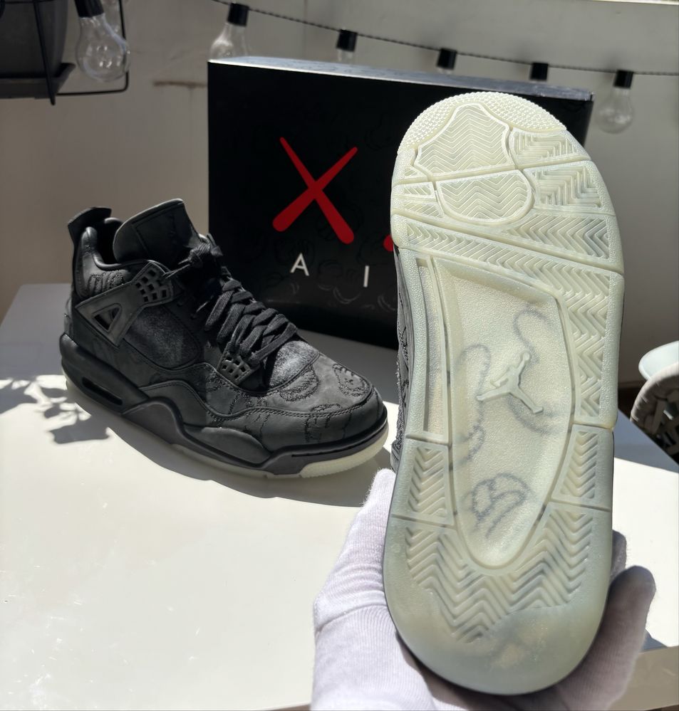Air Jordan 4 Reto Kaws