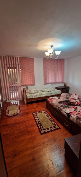 Închiriez pentru Crăciun/Revelion