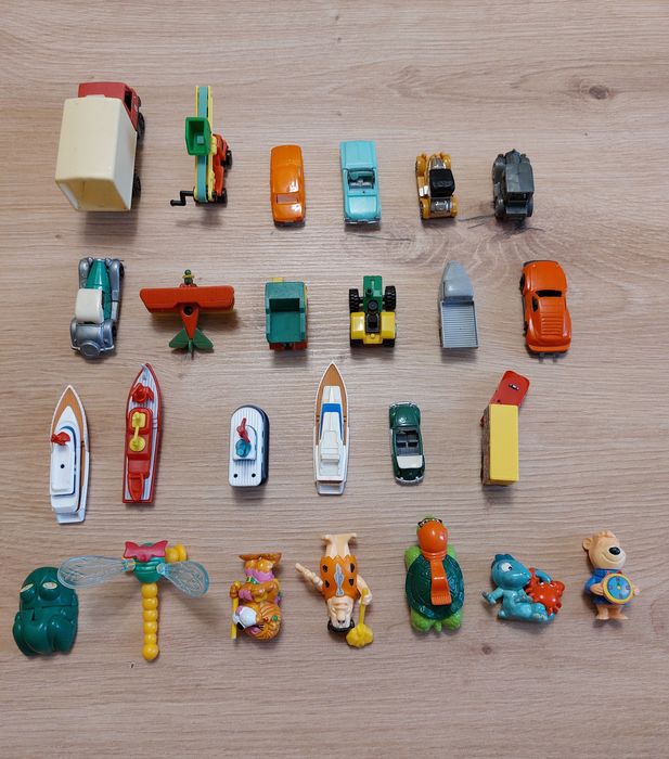 Стари Киндер играчки