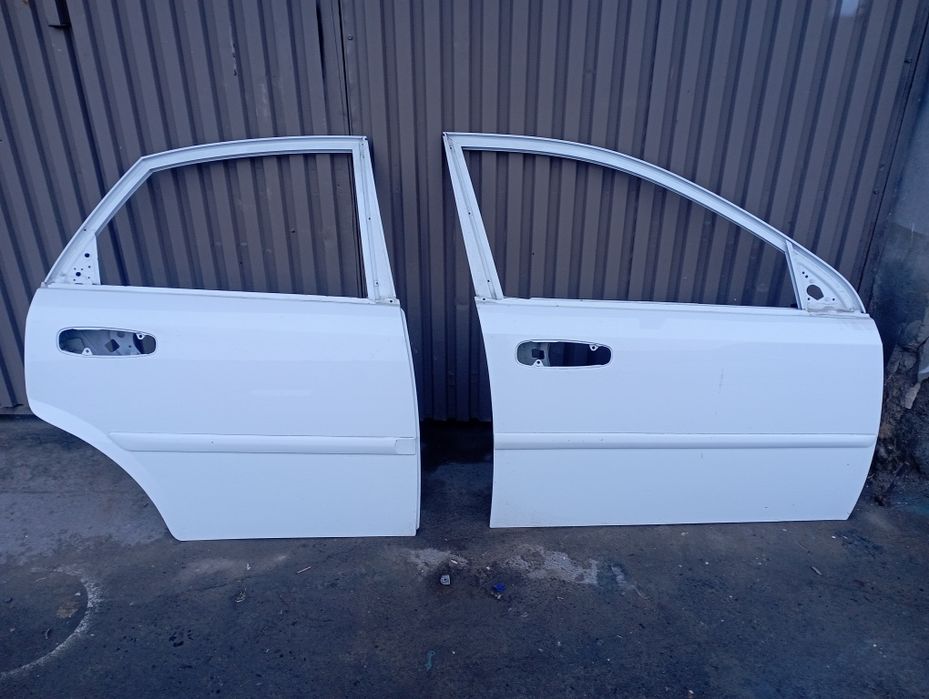 Дверь от машины в идеальном состоянии