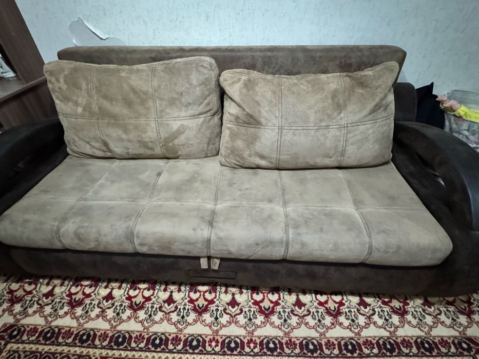 Продам диван в хорошем состоянии , книжка